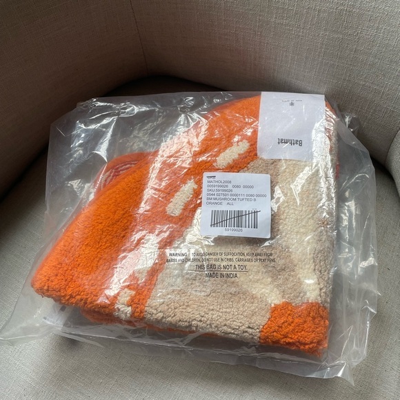 NWT Urban Outfitters Home Mushroom Tufted Shag Bath Mat - Picture 2 of 13